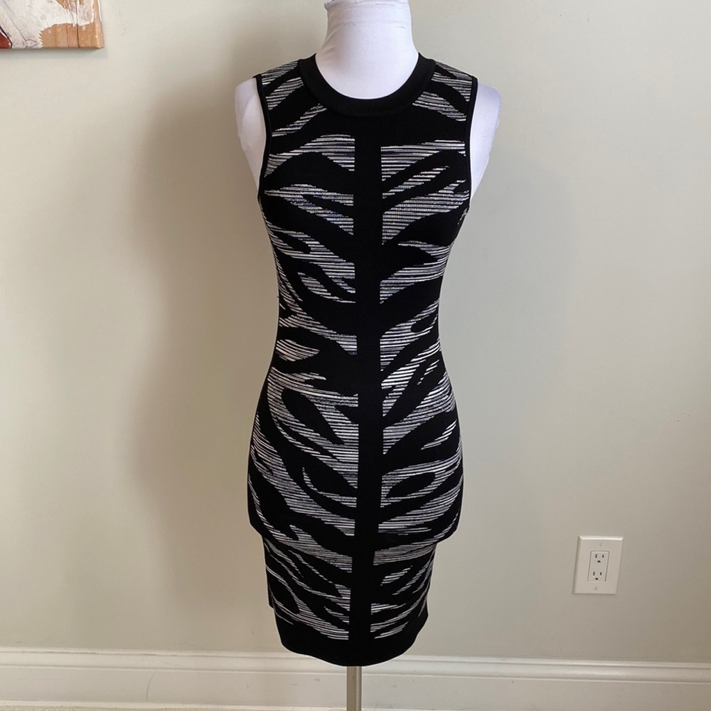 Karen Millen Black White Sleeveless Bandagd Dress